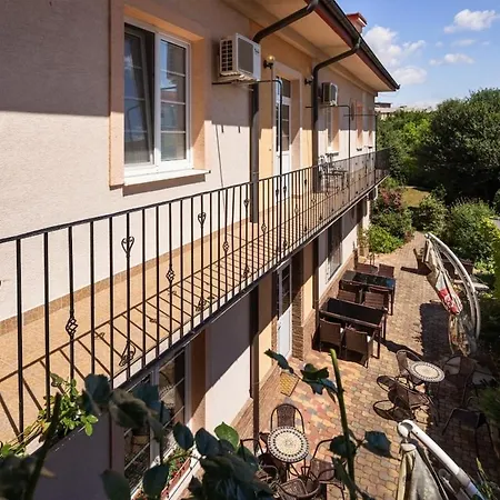 Center With Garden דירה פישטני